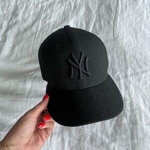 Black on Black Yankees fitted